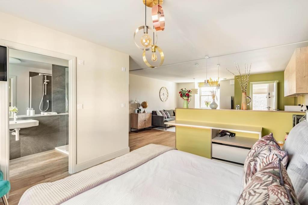 Shamrock, Bowness On Windermere, Superb One Bedroom Apartment With Private Parking Экстерьер фото