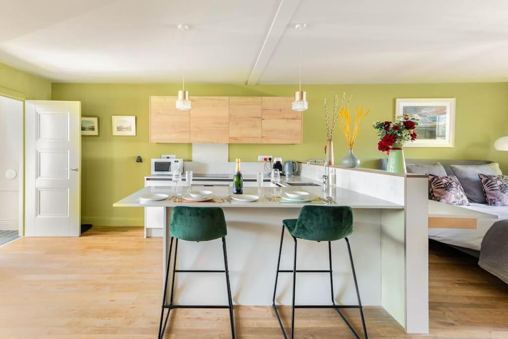Shamrock, Bowness On Windermere, Superb One Bedroom Apartment With Private Parking Экстерьер фото
